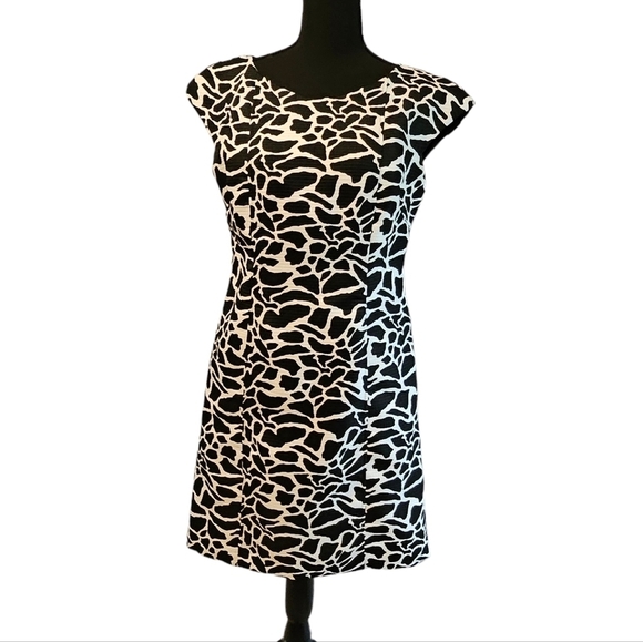 Robbie Bee Giraffe Print Sheath Dress Black & White 100% Polyester Size 6 - Picture 1 of 7